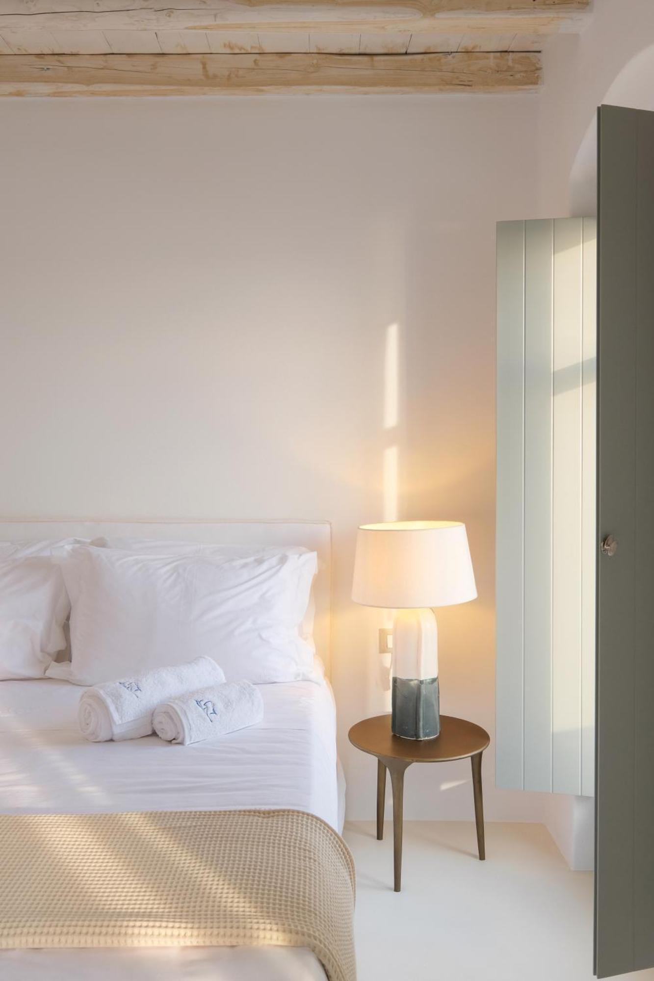 Odyssey Rock Milos Sunset Suites Plaka  Exterior photo
