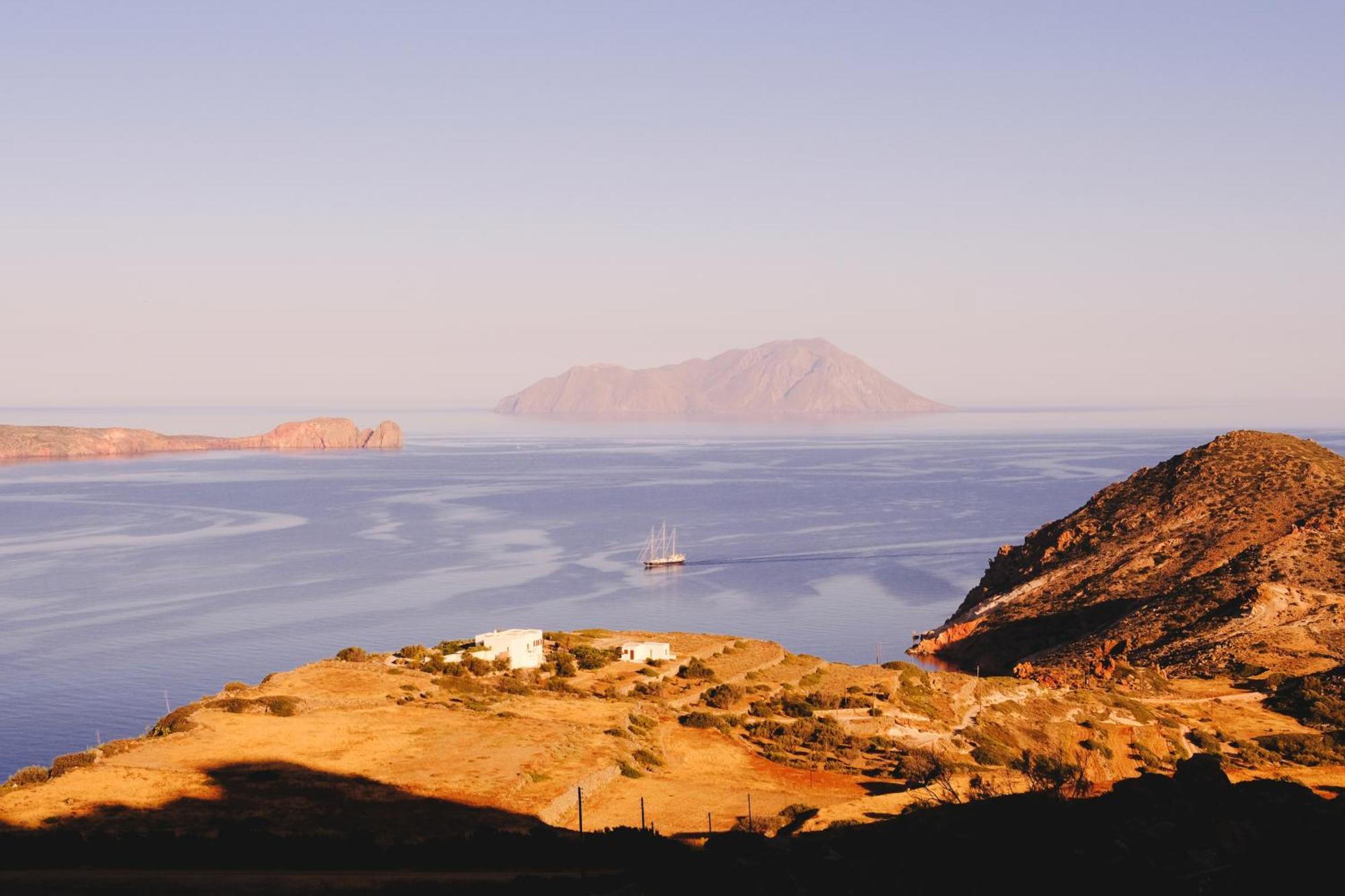 Odyssey Rock Milos Sunset Suites Plaka  Exterior photo