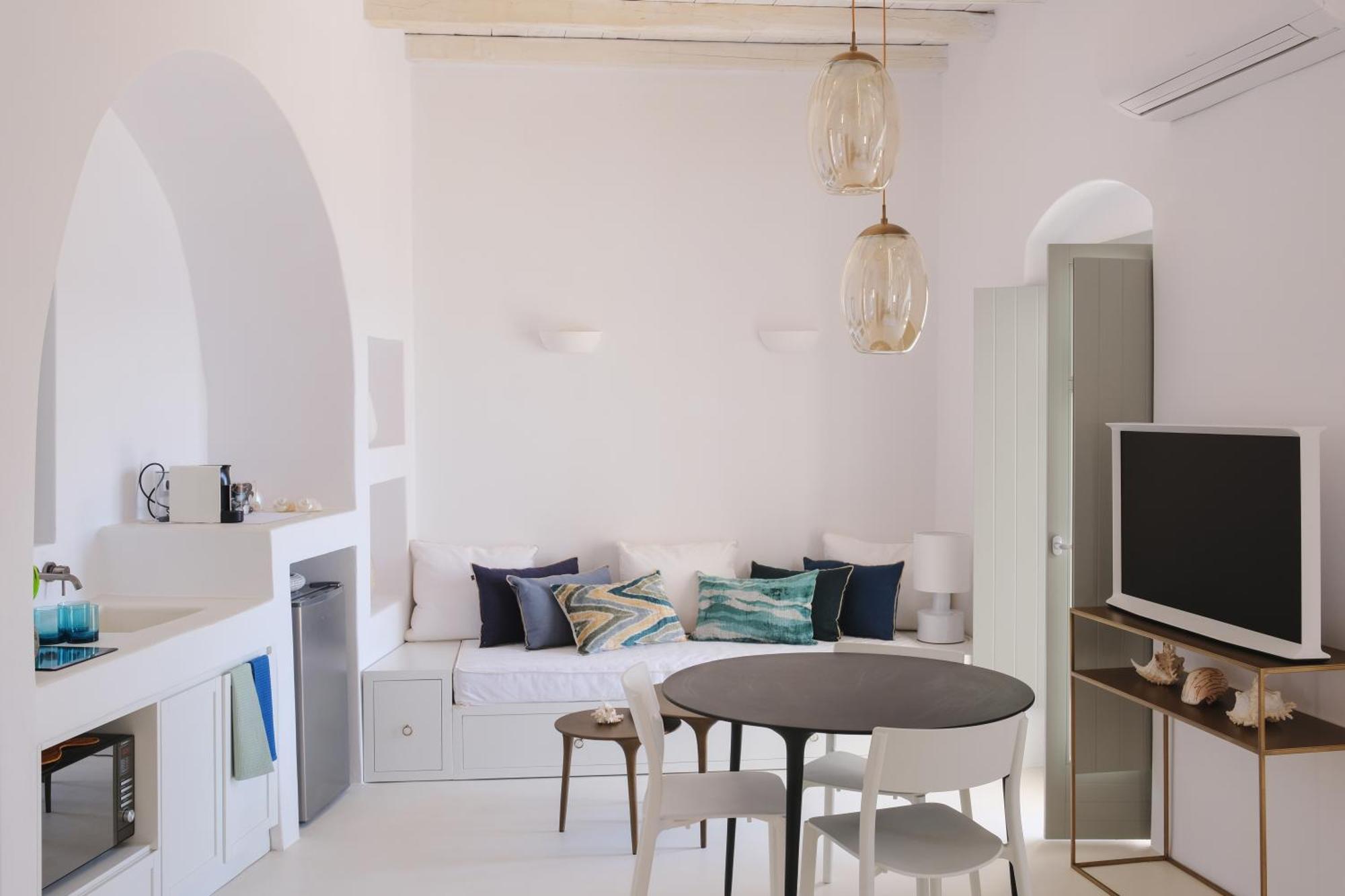 Odyssey Rock Milos Sunset Suites Plaka  Exterior photo