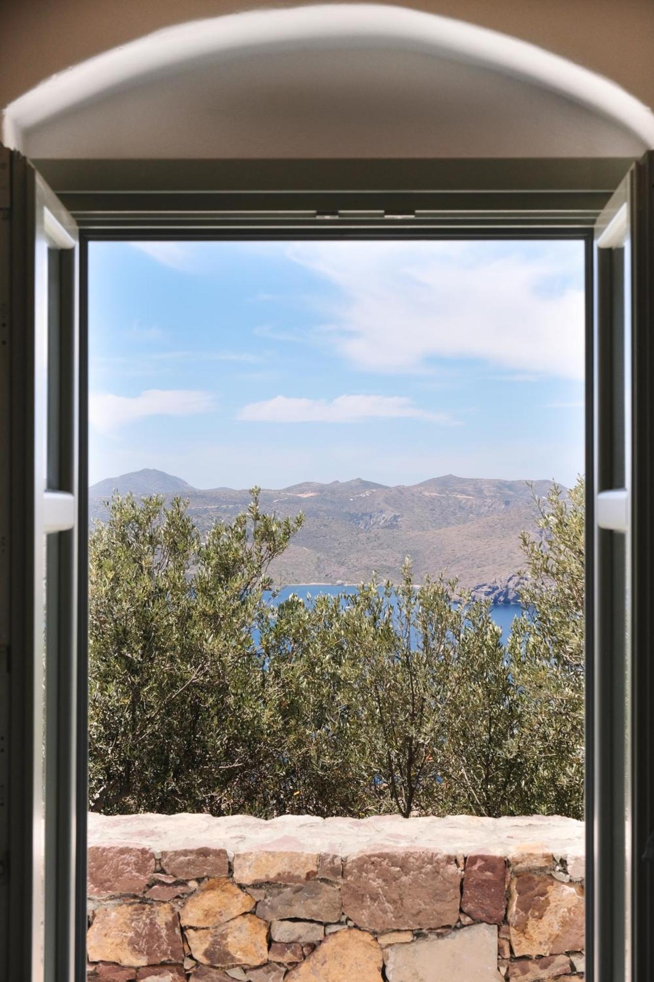 Odyssey Rock Milos Sunset Suites Plaka  Exterior photo