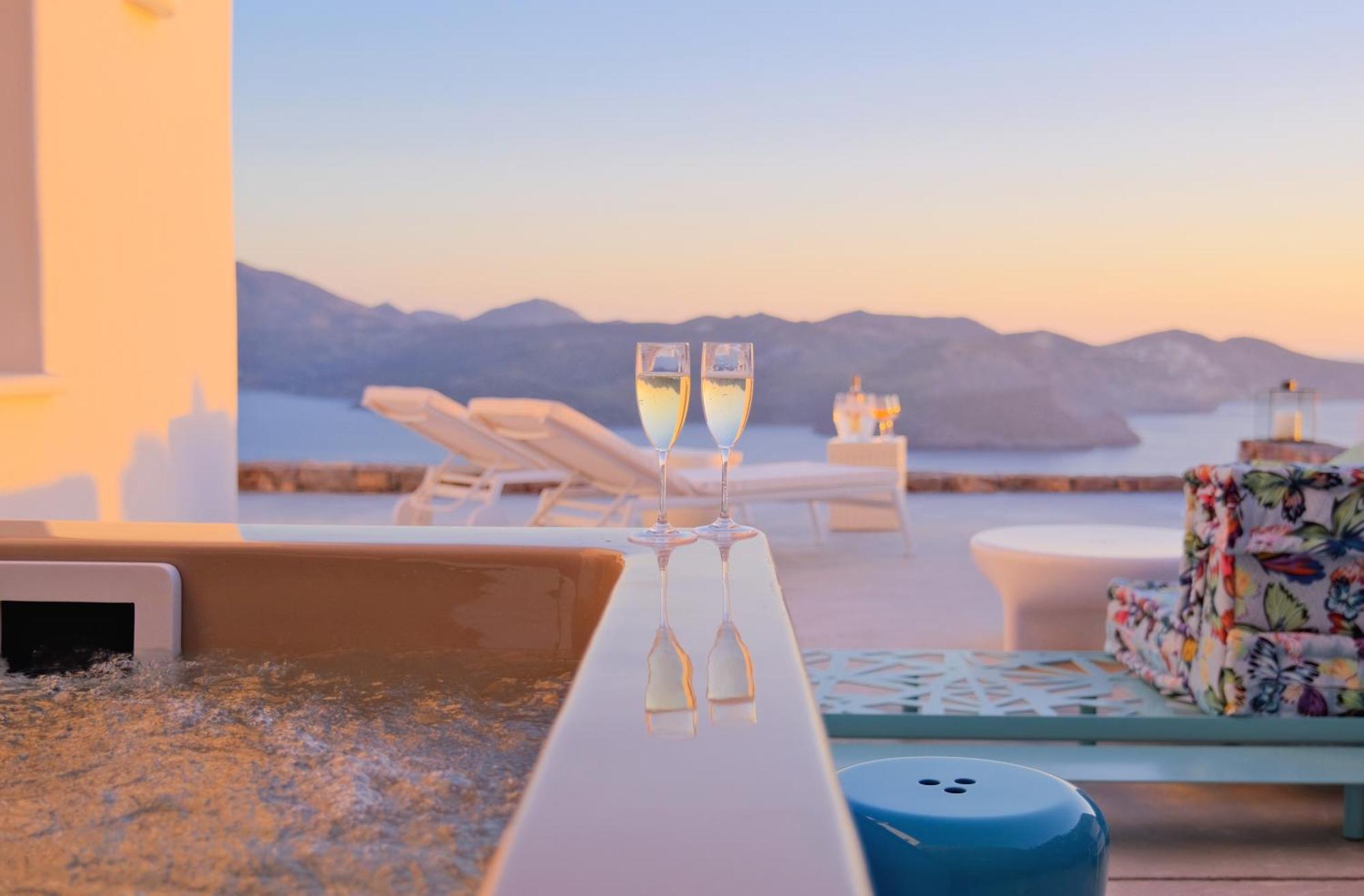 Odyssey Rock Milos Sunset Suites Plaka  Exterior photo