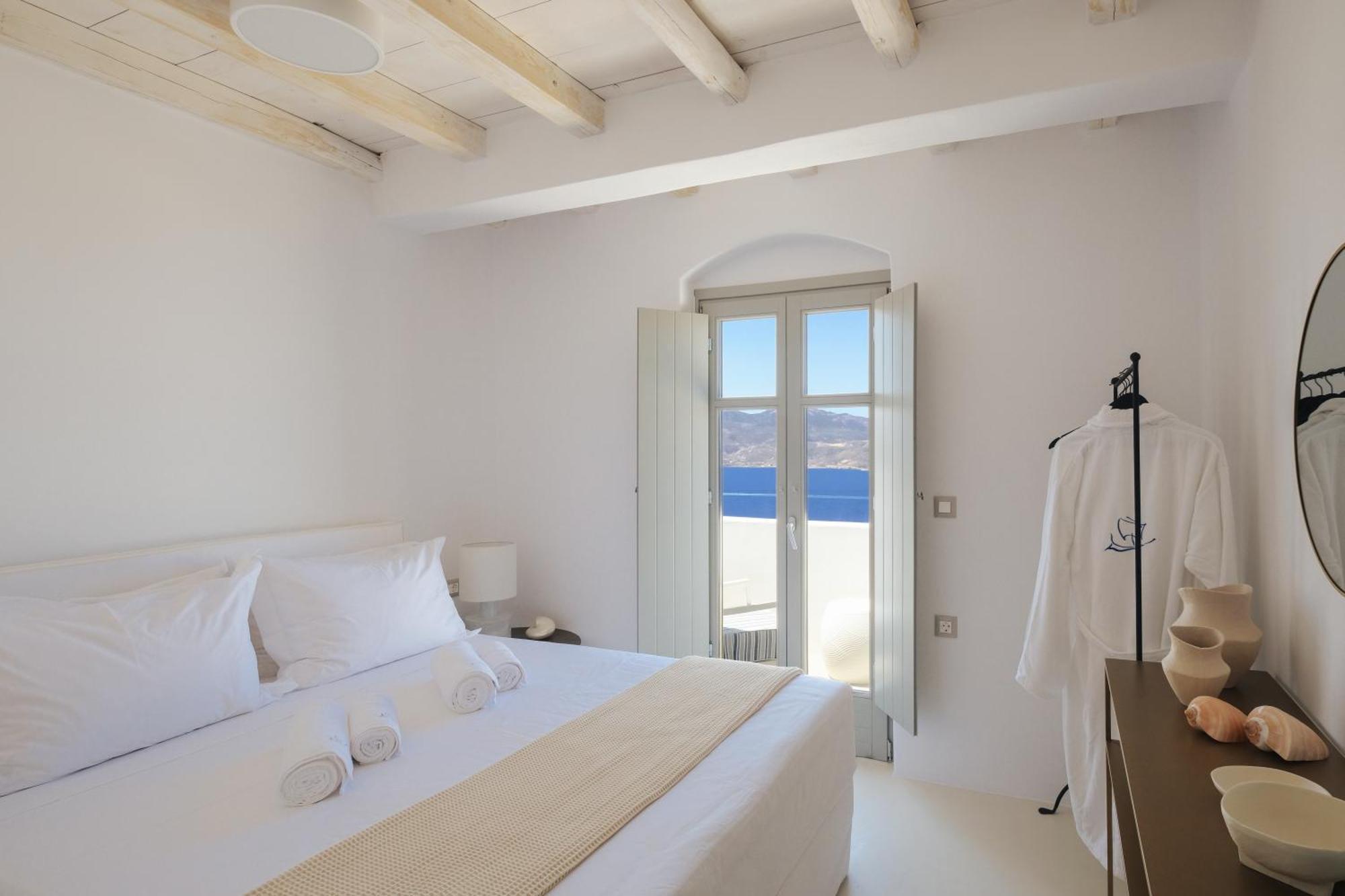 Odyssey Rock Milos Sunset Suites Plaka  Exterior photo