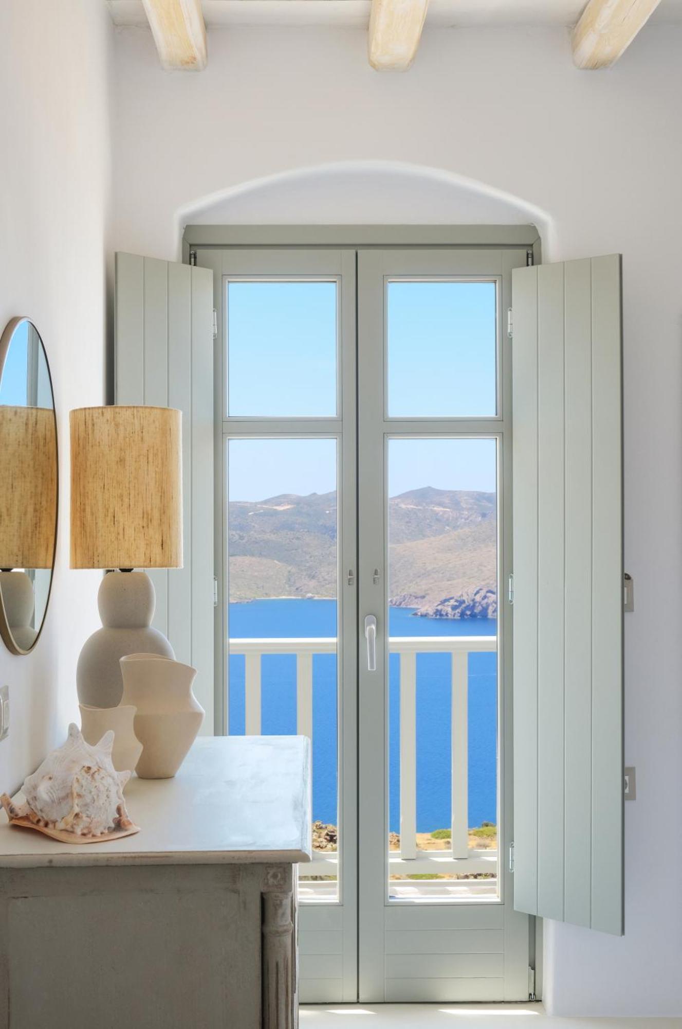 Odyssey Rock Milos Sunset Suites Plaka  Exterior photo