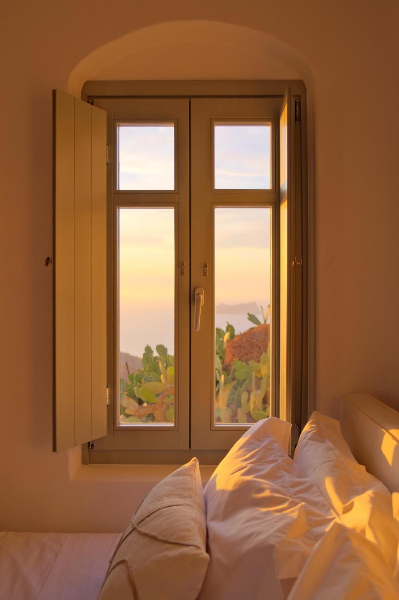 Odyssey Rock Milos Sunset Suites Plaka  Room photo