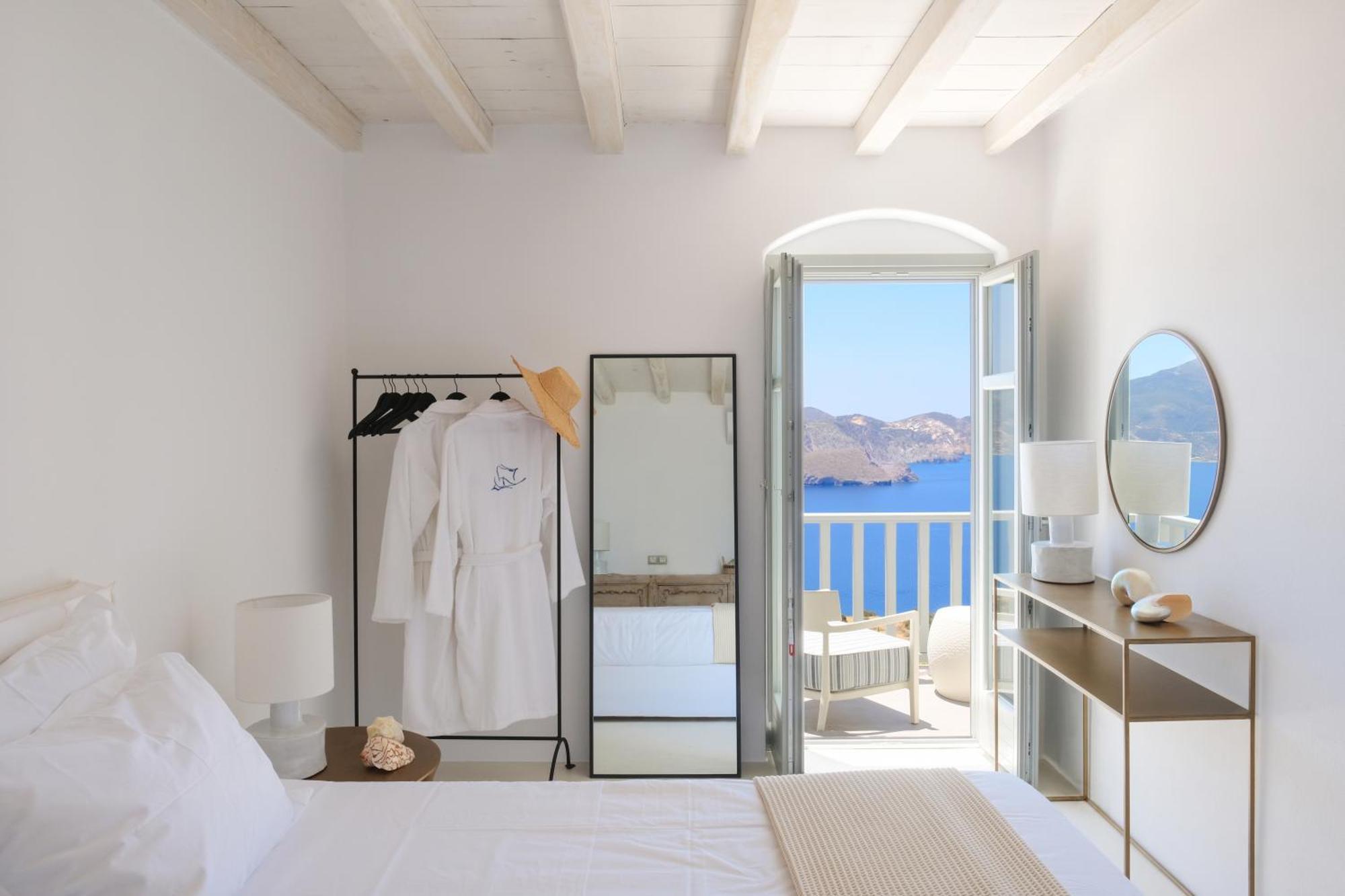 Odyssey Rock Milos Sunset Suites Plaka  Room photo