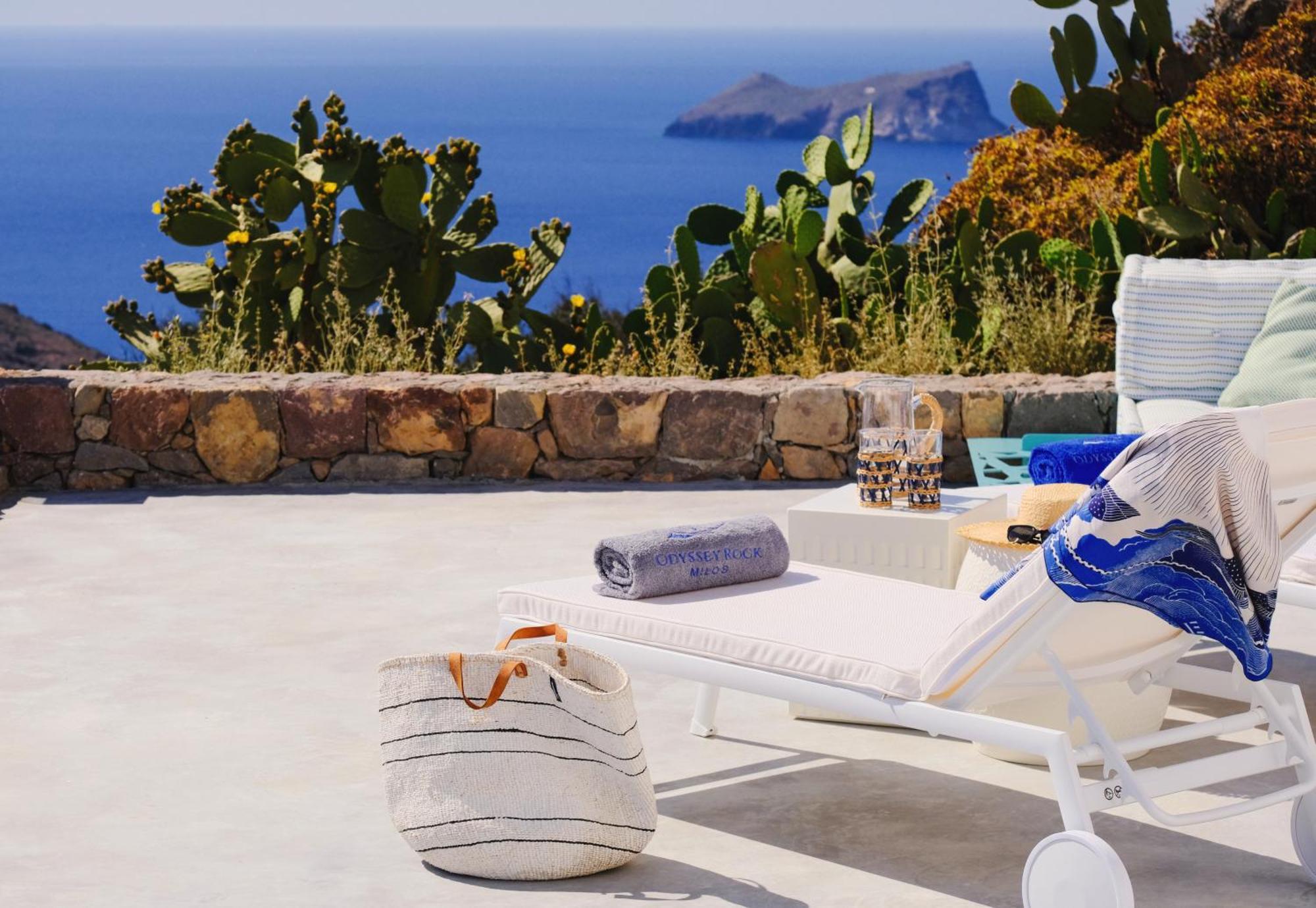 Odyssey Rock Milos Sunset Suites Plaka  Room photo