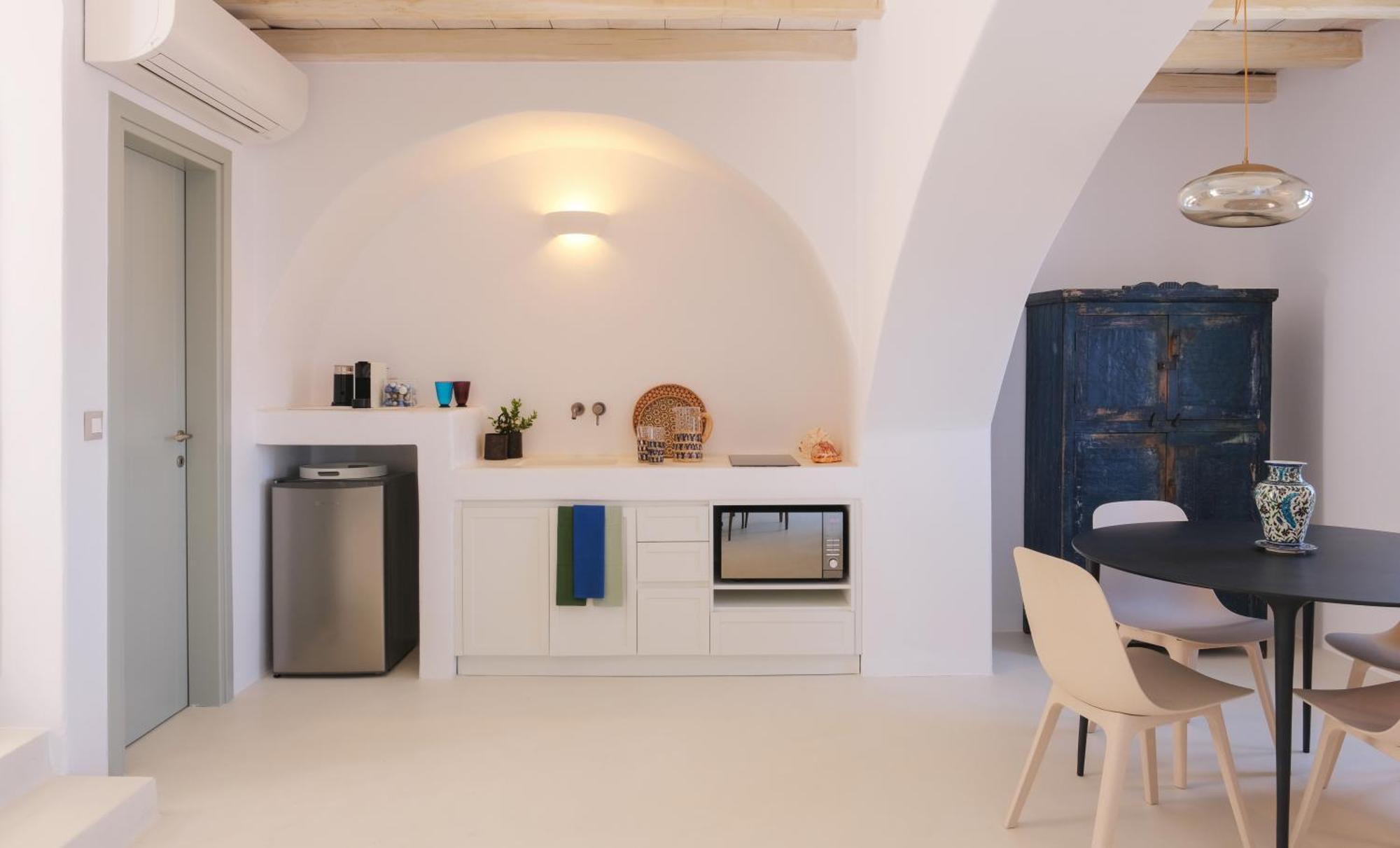 Odyssey Rock Milos Sunset Suites Plaka  Room photo