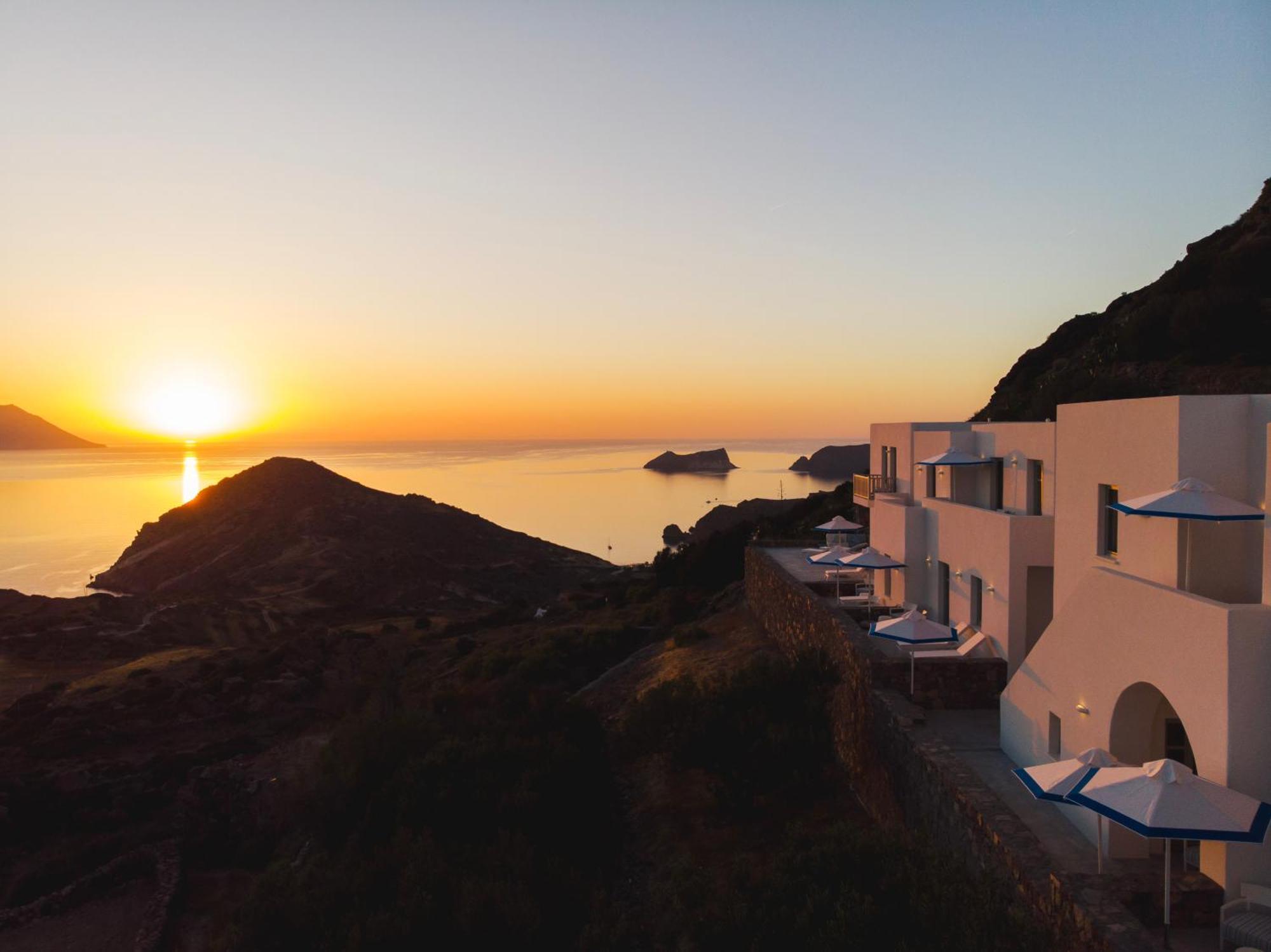 Odyssey Rock Milos Sunset Suites Plaka  Exterior photo
